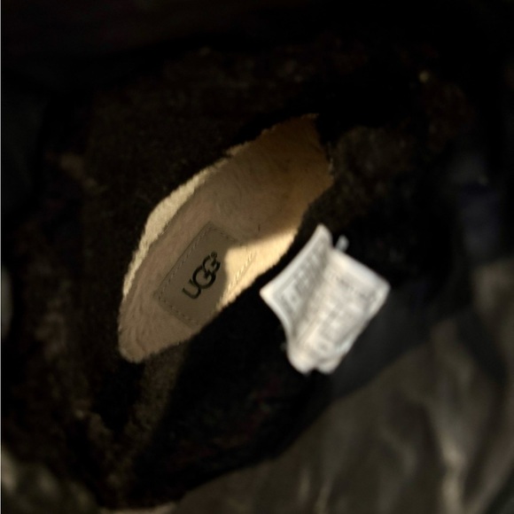 Ugg Beck Quilted Waterproof Boot Size 8 - Picture 8 of 10